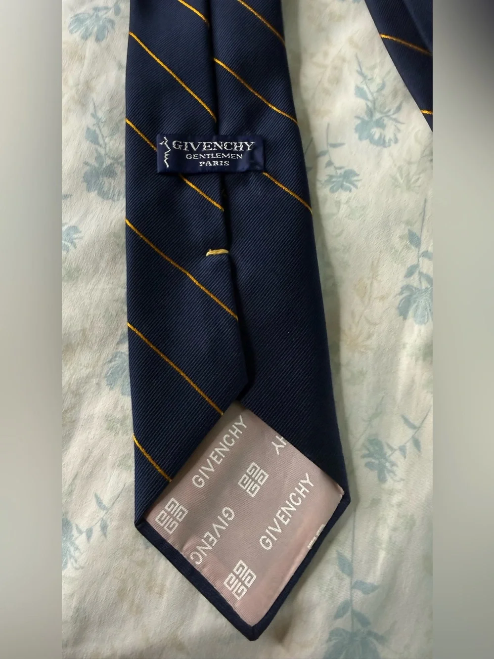 GIVENCHY GENTLEMEN PARIS Luxury Vintage Navy Silk Blend Tie | MAGNAVOX Logo